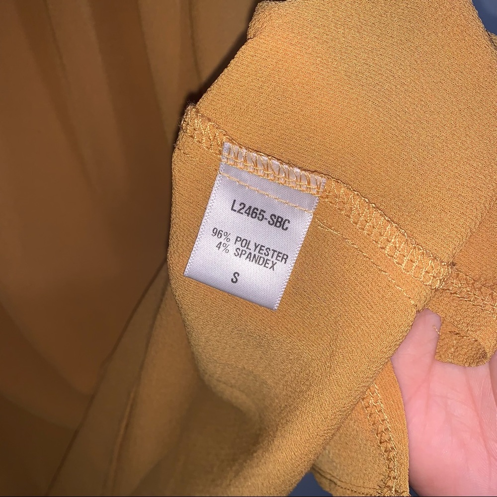 🌷5/$20 Women’s Mustard Color Sleeveless Top - Picture 3 of 6
